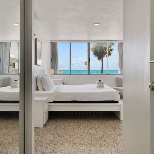 Serene, bright bedroom for peaceful nights. Clean and inviting – wake up refreshed.