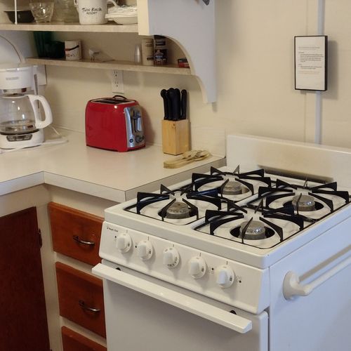 Kitchen:  the cabin has a modern and fully-functional kitchen with a refrigerator, sink, gas range, and a good collection of cooking and dining utensils.