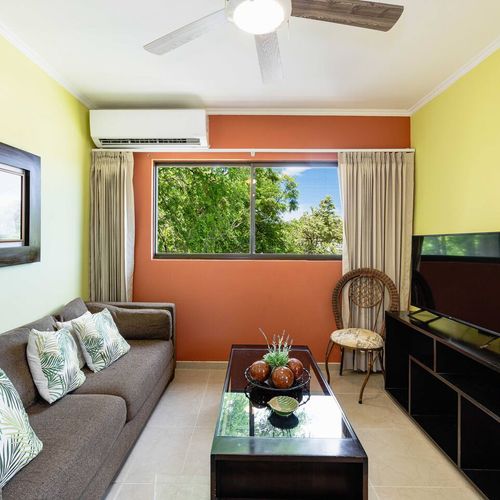 The living and dining rooms are air conditionned.