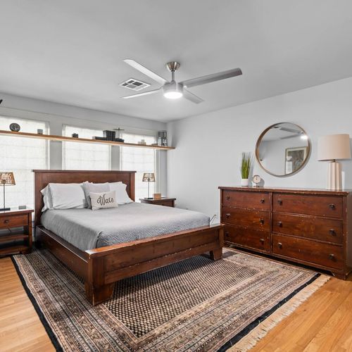 Master BR Upstairs, Queen Bed, Bathroom Attached