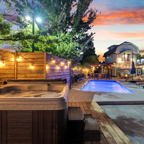 Unwind in the hot tub or take a dip in the pool, surrounded by twinkling lights and the vibrant colors of a New Orleans sunset.