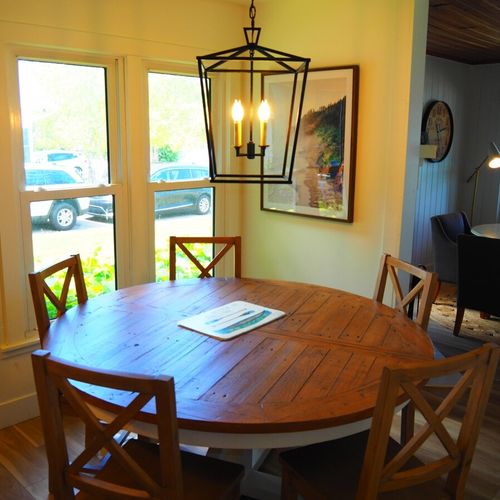 Dining area:  the cottage has a very nice dining area with seating for 5 adults. The dining area is between the kitchen and the living room.