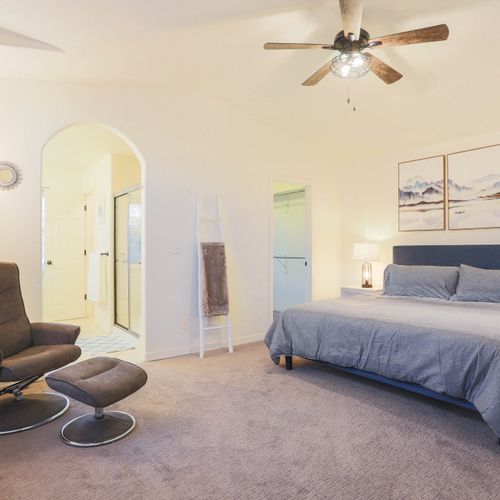 King size bed, calm décor, and ultimate comfort.