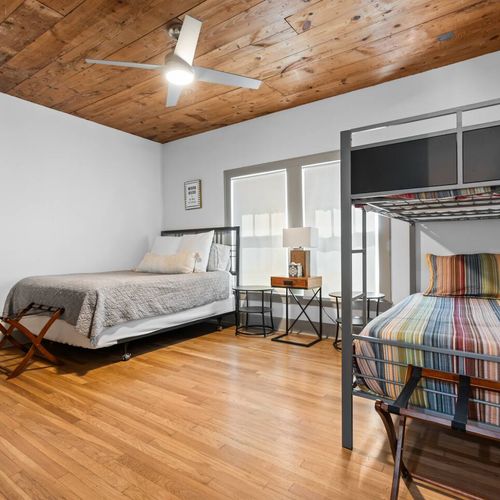 Queen Bed, Twin Bunk Beds w/TV