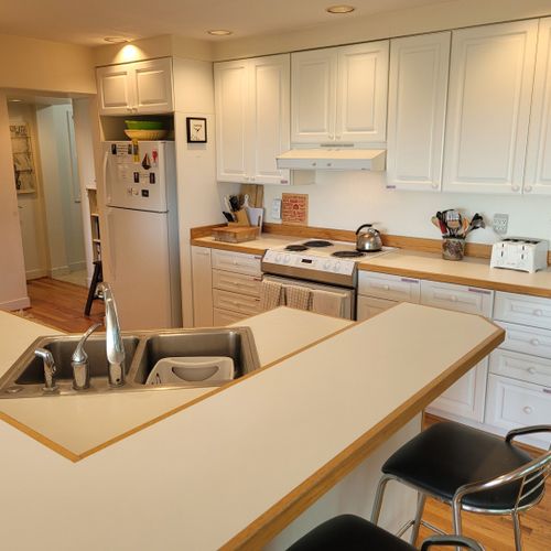 Kitchen:  the home has a full kitchen with all appliances including a dishwasher.