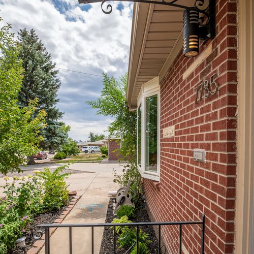 Located minutes from several main highways, you will have easy access to downtown denver, downtown boulder, arvada, and golden.