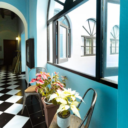 Discover your personal oasis in the charming sunroom. Bathed in natural light and offering a peaceful ambiance, it's the ideal spot to escape the daily hustle and bustle, read, or simply enjoy a quiet moment.