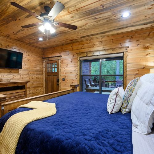 This suite also has direct access to the deck.