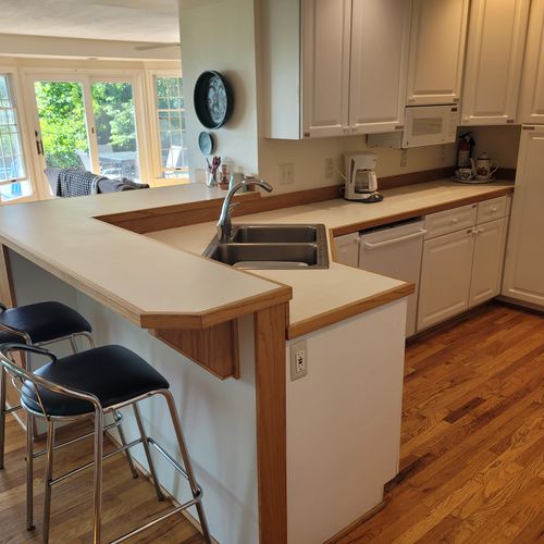 Kitchen:  the home has a full kitchen with all appliances including a dishwasher.