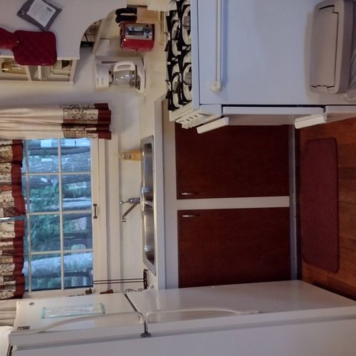 Kitchen:  the cabin has a modern and fully-functional kitchen with a refrigerator, sink, gas range, and a good collection of cooking and dining utensils.