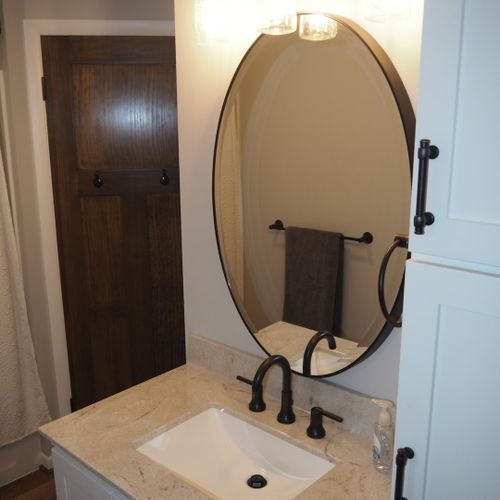 Bathroom #4 (second floor):  large full  bathroom on the second floor for the 5 upstairs bedrooms.