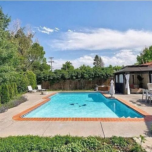 Poolside relaxation awaits!