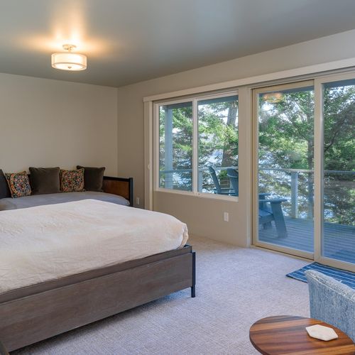 Beautiful views of East Sound from bed or reading area.  Quality linens and extra pillows are in the walk-in closet.