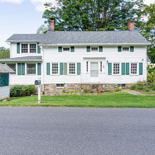 Everyone is at home at The Family Farmhouse!