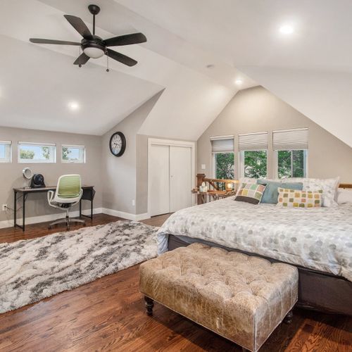 This extra unit keeps it clean with white siding, black trim, and a warm wood touch around the entrance. Big windows let in plenty of light and add to the contemporary aesthetic.