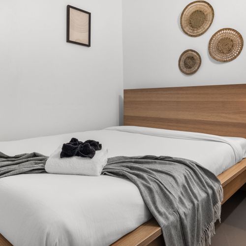Sinking into this bed feels like a warm hug from home.