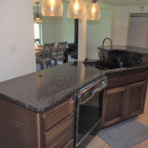 Kitchen:  large kitchen with all appliances including a microwave and dishwasher.