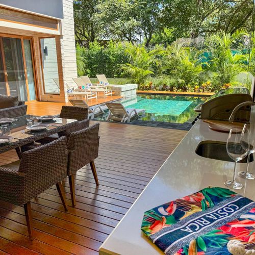 Private Pool and outdoor kitchen with TV