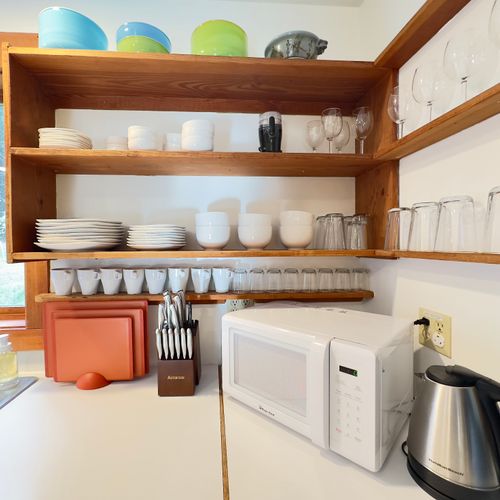 Well-stocked kitchen with glassware, appliances and basics!