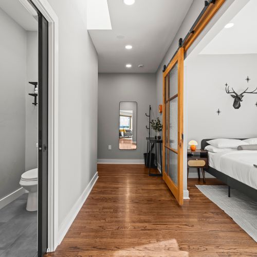 A private suite blending simplicity, function, and quiet elegance.