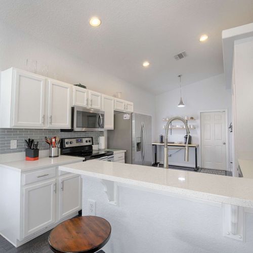 Newly Remodeled Kitchen - Quartz Counter Tops, Updated Decor, New Cabinets & Stainless Steel Appliances