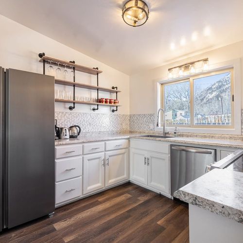 Newly renovated kitchen with everything you could need!