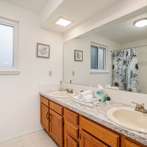 Start your day right in this hall bathroom, equipped with large double vanities and a tub/shower combo.