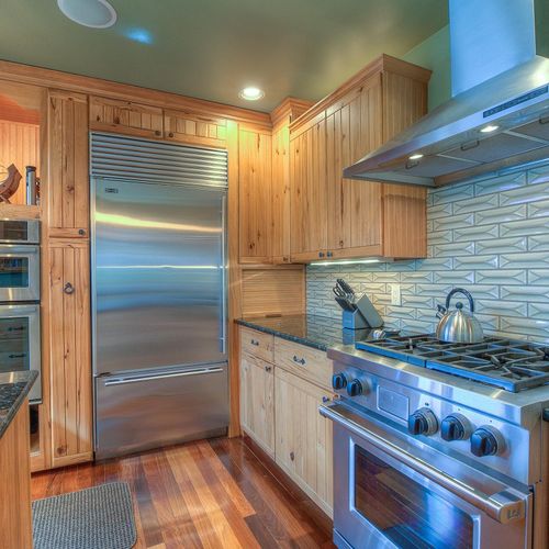 Stainless Steel appliances and well-appointed kitchen makes for fun meals.