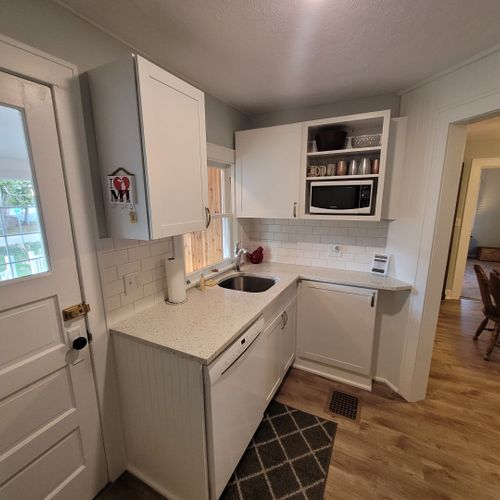 Kitchen:  the cottage has a very efficient kitchen with all appliances (including a dishwasher) and a good supply of cooking and dining utensils.