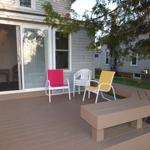 Nice, newer deck in the back with plenty of seating