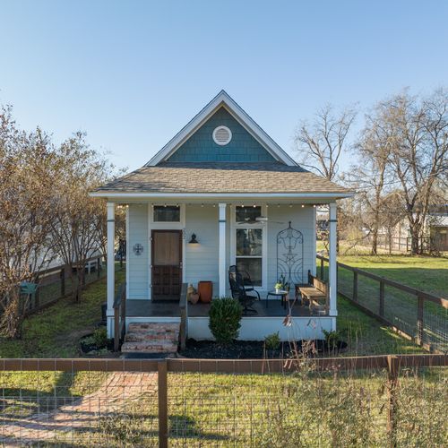 Charming East Riverside Cottage