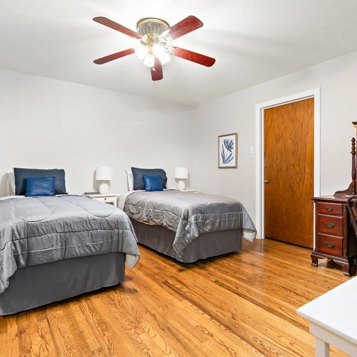 Middle BR, Twin Beds