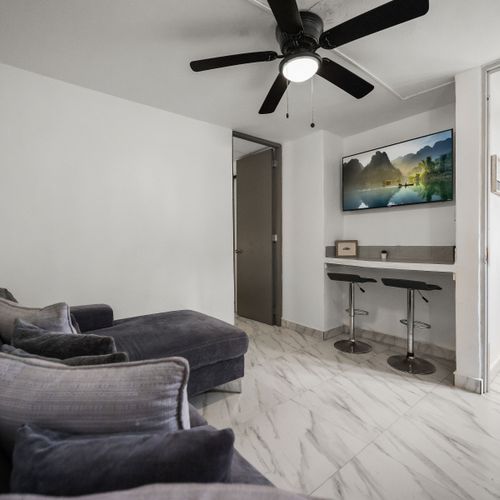 Stylish common area for guests to enjoy.
