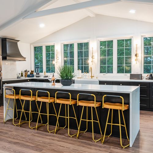 Waterfall countertops and gold accents in the kitchen