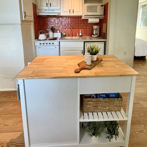 KITCHEN:  The cute little kitchen island