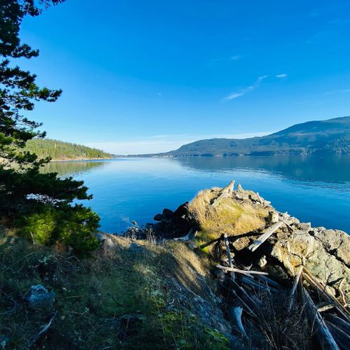 Looking out to Crescent Beach and Eastsound, the calm waters and sun make for a fun day of exploring.