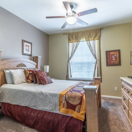 Guest Room Enjoy Your Favorite Movies and TV Shows with the Included Roku Smart TV