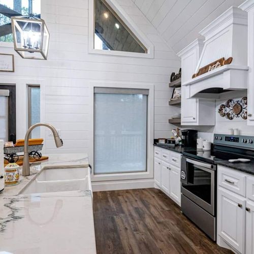 Light and modern decor.