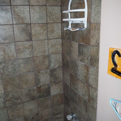 Bathroom:  includes combination tub / shower and toilet. (note that there is no vanity, sink, or mirror in the bathroom. )