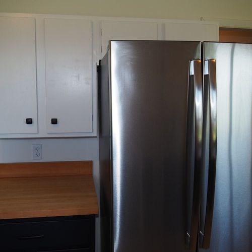 Kitchen: the home has an updated kitchen with all appliances including a dishwasher and a cute little coffee bar.