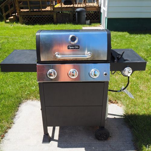 Exterior:  the gas grill that is shared between the 2 apartments.