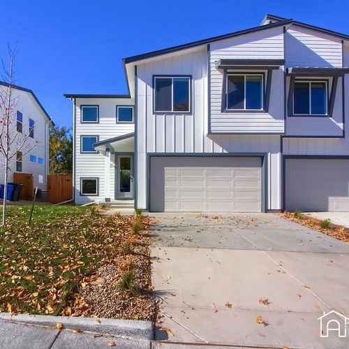 Comfort and convenience come together in this home. The perfect stay for your next denver getaway!