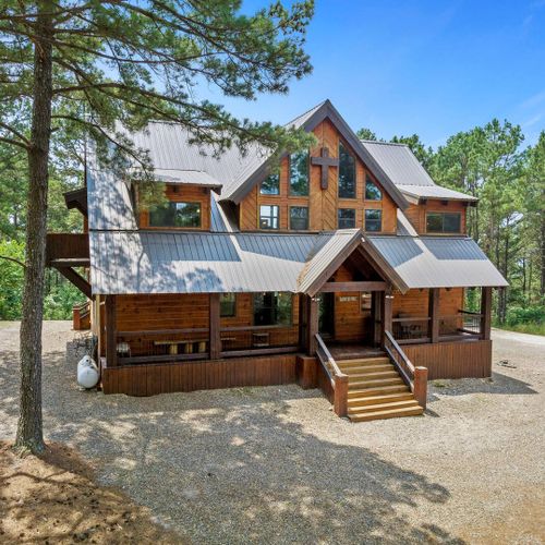 Front views of this Rustic Retreat!
