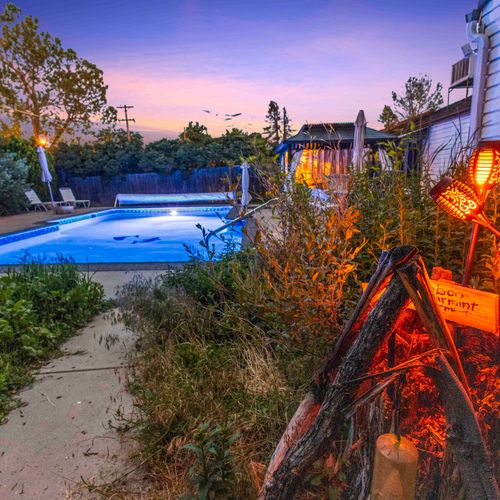 Golden hour by the pool—pure magic.