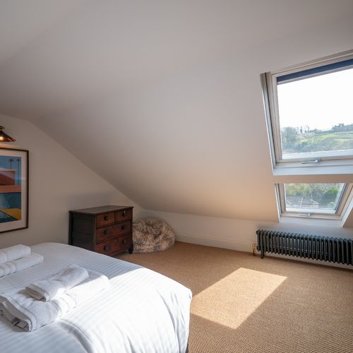 King sized bed on 2nd floor (top level)