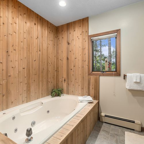 FULL BATHROOM #1 (MAIN FLOOR):  Full bathroom with a jetted tub that is the private ensuite bathroom for Bedroom #1.