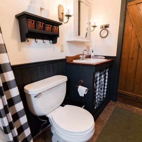 View of the full bathroom upstairs.