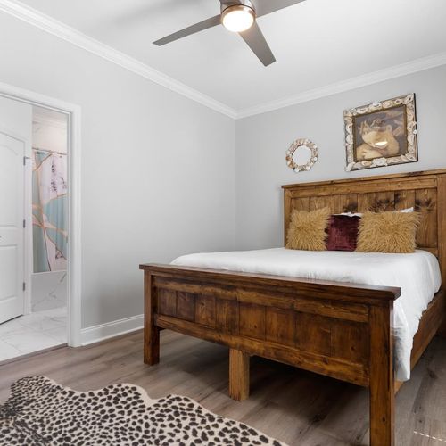 Master bedroom w/ queen bed & a private ensuite bathroom.