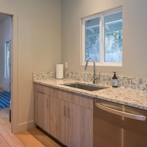 The coffee bar and washroom keep cleanup out of your cooking space.