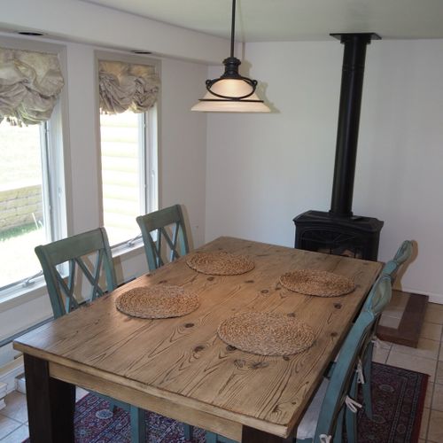 Dining area:  the home has a lovely dining area with seating for 4 adults.